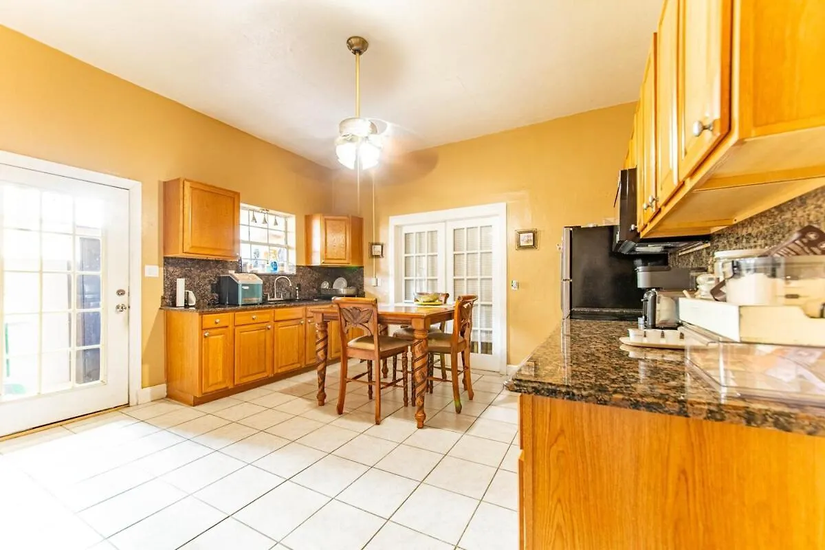 Casa vacanze Cozy 3Br With Workspaces And Laundry Tampa