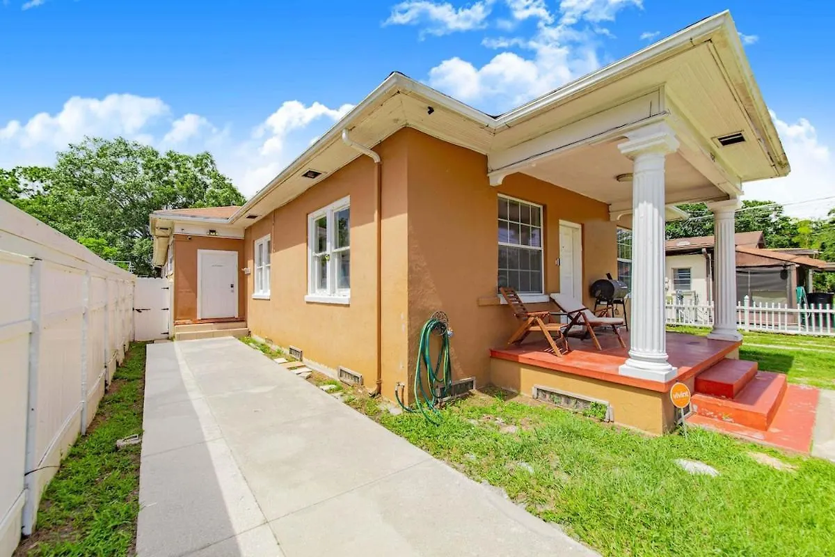Cozy 3Br With Workspaces And Laundry Tampa
