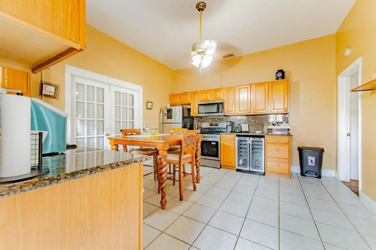 Cozy 3Br With Workspaces And Laundry Tampa